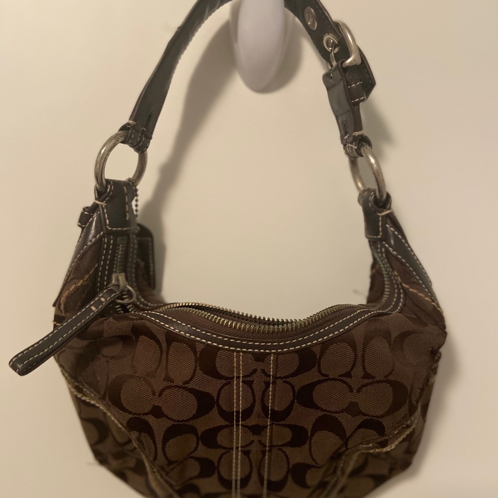 Gently used brown Coach hobo purse!